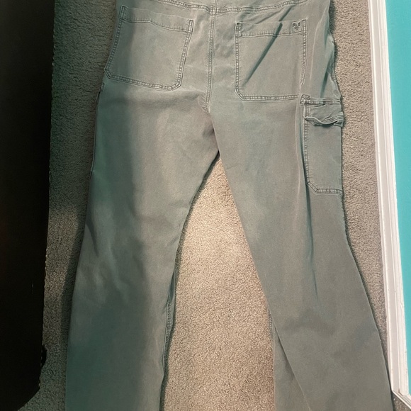 American Eagle Outfitters olive green Cargo Pants - Picture 2 of 3